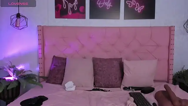 Snapshot of mia__star1 chatting on 04/15/26, 07:58 mia star1 online show from 04/15/26, 07:58