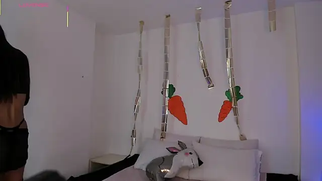 Snapshot of Eve-01 chatting on 04/04/26, 07:44 Eve-01 online show from 04/04/26, 07:44