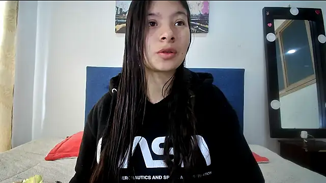 Snapshot of HIMAWARY_SOIN5 chatting on 04/11/26, 01:37 HIMAWARY SOIN5 online show from 04/11/26, 01:37