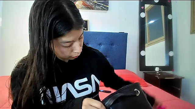 Snapshot of HIMAWARY_SOIN5 chatting on 04/14/26, 01:17 HIMAWARY SOIN5 online show from 04/14/26, 01:17