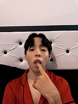 Snapshot of Lucca__555 chatting on 03/25/26, 09:32 Lucca 555 online show from 03/25/26, 09:32