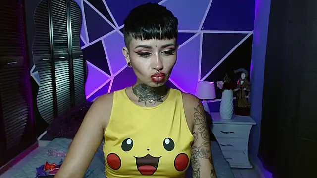 Snapshot of Sol_Baker chatting on 04/06/26, 03:15 Sol Baker online show from 04/06/26, 03:15