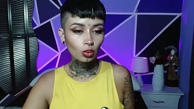 Snapshot of Sol_Baker chatting on 04/06/26, 04:46 Sol Baker online show from 04/06/26, 04:46