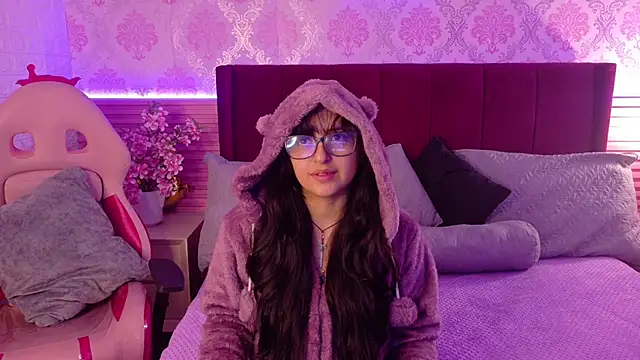 Snapshot of Jade_rous chatting on 04/27/26, 11:52 Jade rous online show from 04/27/26, 11:52