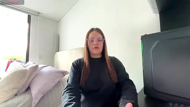 Snapshot of Sarahhh_0 chatting on 03/15/26, 09:21 Sarahhh 0 online show from 03/15/26, 09:21