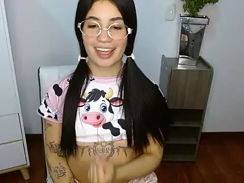 Snapshot of Lucy_engel chatting on 03/21/26, 12:26 Lucy engel online show from 03/21/26, 12:26