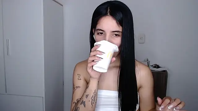 Snapshot of Lucy_engel chatting on 04/18/26, 11:38 Lucy engel online show from 04/18/26, 11:38