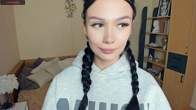 Snapshot of LynnCiprian chatting on 04/08/26, 06:52 LynnCiprian online show from 04/08/26, 06:52