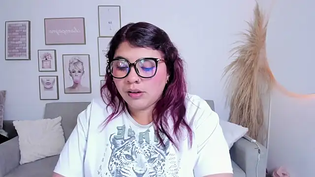 Snapshot of Dana_sophiia chatting on 04/15/26, 04:30 Dana sophiia online show from 04/15/26, 04:30