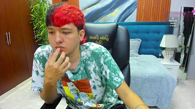 Snapshot of Santiago_morgan chatting on 04/05/26, 10:51 Santiago morgan online show from 04/05/26, 10:51