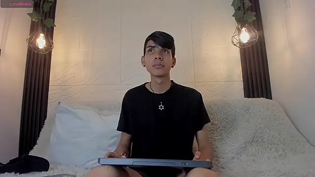 Snapshot of dave_925_ chatting on 03/12/26, 03:29 dave 925 online show from 03/12/26, 03:29