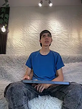 Snapshot of dave_925_ chatting on 03/14/26, 05:18 dave 925 online show from 03/14/26, 05:18