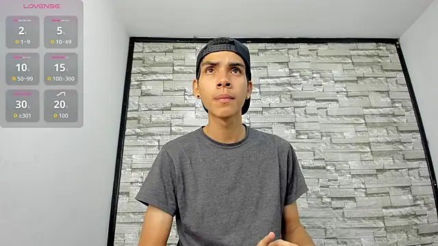 Snapshot of dave_925_ chatting on 04/08/26, 03:34 dave 925 online show from 04/08/26, 03:34