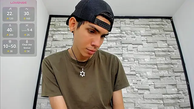 Snapshot of dave_925_ chatting on 04/15/26, 07:32 dave 925 online show from 04/15/26, 07:32