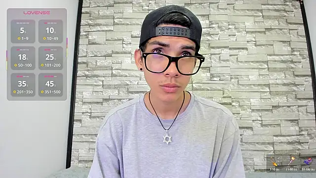 Snapshot of dave_925_ chatting on 04/20/26, 07:04 dave 925 online show from 04/20/26, 07:04