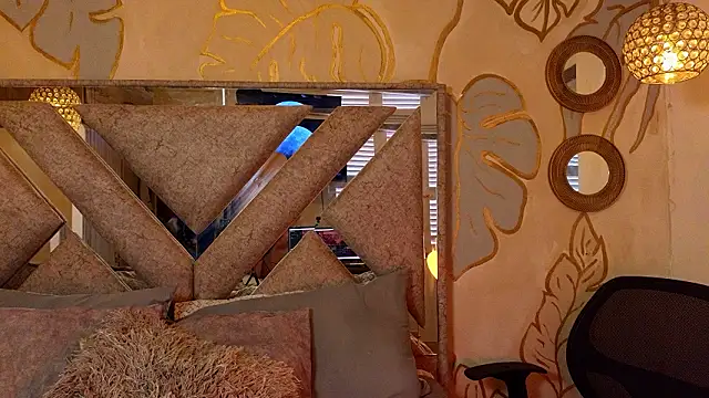 Snapshot of Tinocrow chatting on 03/30/26, 03:02 Tinocrow online show from 03/30/26, 03:02