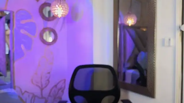 Snapshot of Tinocrow chatting on 04/14/26, 03:29 Tinocrow online show from 04/14/26, 03:29