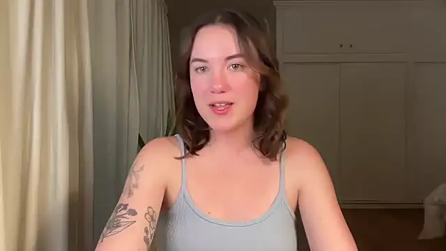 Snapshot of summerxo chatting on 03/24/26, 02:05 summerxo online show from 03/24/26, 02:05