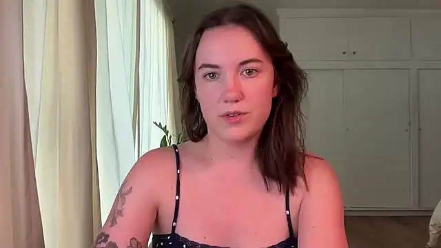 Snapshot of summerxo chatting on 04/16/26, 11:51 summerxo online show from 04/16/26, 11:51