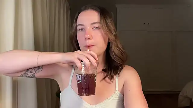 Snapshot of summerxo chatting on 04/18/26, 02:48 summerxo online show from 04/18/26, 02:48