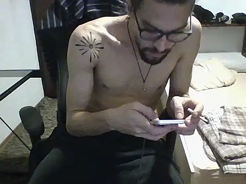 Snapshot of psycrema chatting on 04/01/26, 10:18 psycrema online show from 04/01/26, 10:18