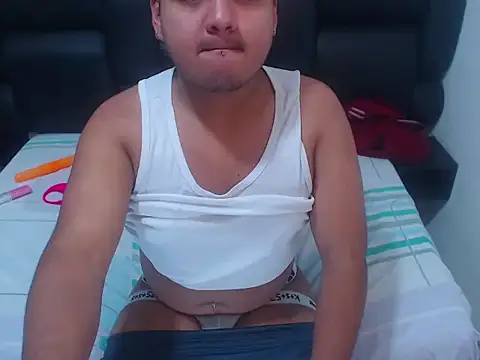 Snapshot of XNoahDeepThroatX chatting on 03/19/26, 05:55 XNoahDeepThroatX online show from 03/19/26, 05:55