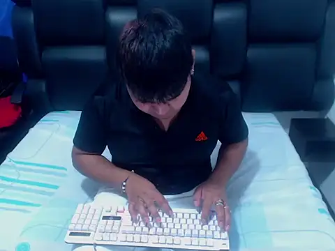 Snapshot of XNoahDeepThroatX chatting on 03/21/26, 05:01 XNoahDeepThroatX online show from 03/21/26, 05:01