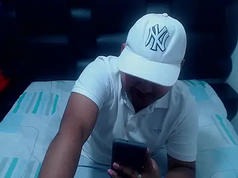 Snapshot of XNoahDeepThroatX chatting on 03/27/26, 03:34 XNoahDeepThroatX online show from 03/27/26, 03:34