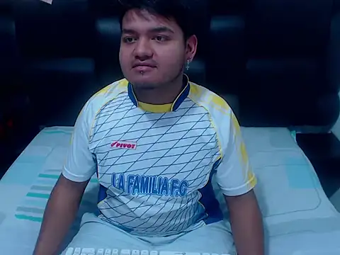 Snapshot of XNoahDeepThroatX chatting on 03/29/26, 04:45 XNoahDeepThroatX online show from 03/29/26, 04:45