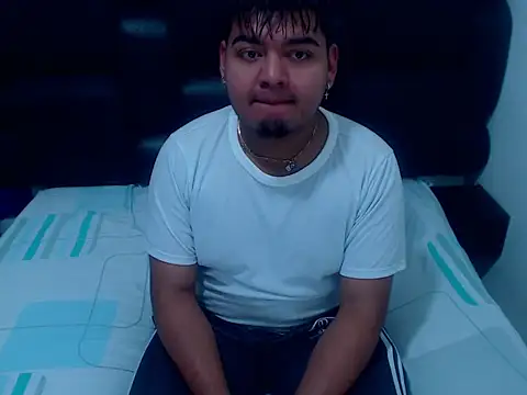 Snapshot of XNoahDeepThroatX chatting on 04/15/26, 01:51 XNoahDeepThroatX online show from 04/15/26, 01:51