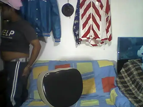 Snapshot of XNoahDeepThroatX chatting on 04/17/26, 04:04 XNoahDeepThroatX online show from 04/17/26, 04:04