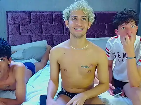 Snapshot of Wild_Squad chatting on 04/08/26, 06:08 Wild Squad online show from 04/08/26, 06:08