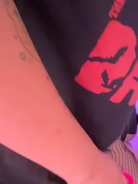 Snapshot of reicos_ chatting on 04/06/26, 07:37 reicos online show from 04/06/26, 07:37