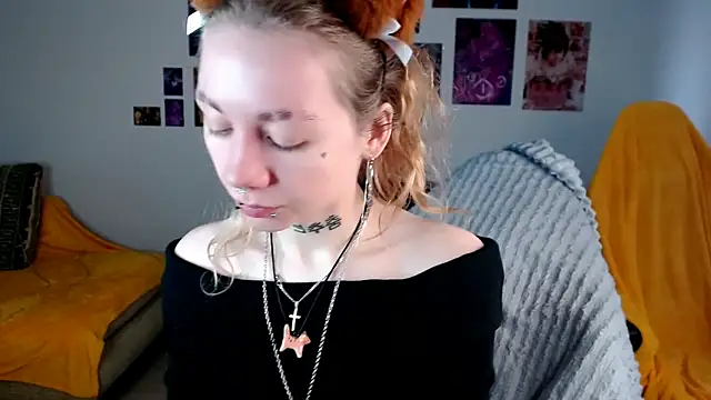 Snapshot of Nica_Kawaii chatting on 04/15/26, 02:13 Nica Kawaii online show from 04/15/26, 02:13