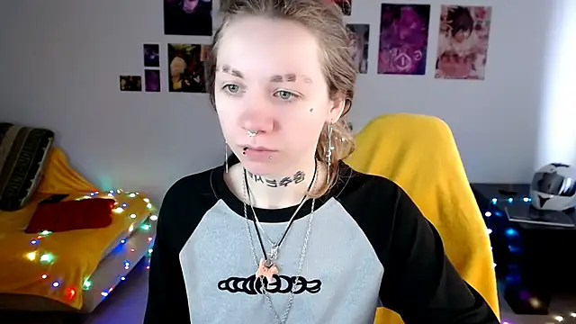 Snapshot of Nica_Kawaii chatting on 04/18/26, 10:19 Nica Kawaii online show from 04/18/26, 10:19