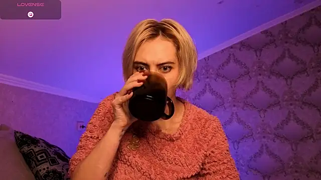 Snapshot of Blond_ice chatting on 04/07/26, 08:53 Blond ice online show from 04/07/26, 08:53