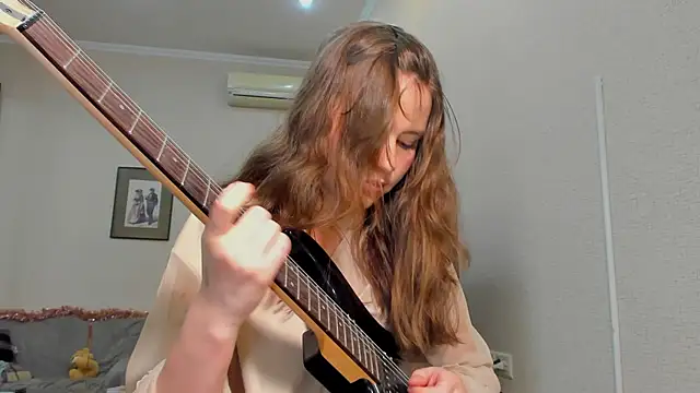 Snapshot of MaryannSofts chatting on 04/04/26, 03:31 MaryannSofts online show from 04/04/26, 03:31