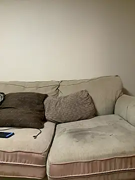 Snapshot of Riasvenenoo chatting on 04/15/26, 04:03 Riasvenenoo online show from 04/15/26, 04:03