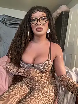 Snapshot of Riasvenenoo chatting on 04/18/26, 07:07 Riasvenenoo online show from 04/18/26, 07:07