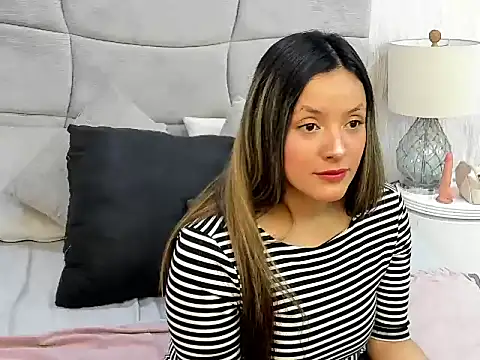 Snapshot of CynthiaMore chatting on 03/30/26, 03:35 CynthiaMore online show from 03/30/26, 03:35