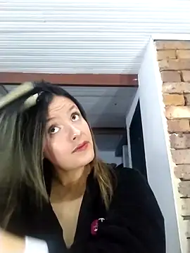 Snapshot of CynthiaMore chatting on 05/11/26, 04:04 CynthiaMore online show from 05/11/26, 04:04