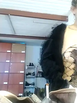 Snapshot of CynthiaMore chatting on 05/16/26, 01:21 CynthiaMore online show from 05/16/26, 01:21
