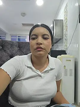 Snapshot of Pretty_Julieta chatting on 04/07/26, 10:31 Pretty Julieta online show from 04/07/26, 10:31
