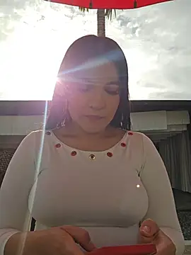 Snapshot of Pretty_Julieta chatting on 05/18/26, 09:09 Pretty Julieta online show from 05/18/26, 09:09
