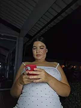 Snapshot of Pretty_Julieta chatting on 05/19/26, 01:56 Pretty Julieta online show from 05/19/26, 01:56