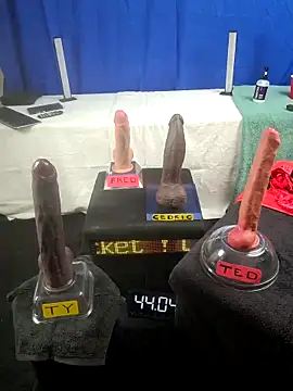 Snapshot of FantasyMan-BiWM chatting on 04/15/26, 03:57 FantasyMan-BiWM online show from 04/15/26, 03:57