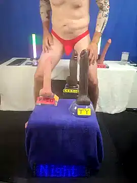 Snapshot of FantasyMan-BiWM chatting on 04/21/26, 02:37 FantasyMan-BiWM online show from 04/21/26, 02:37