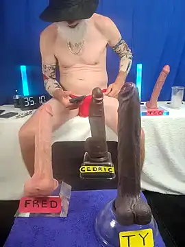 Snapshot of FantasyMan-BiWM chatting on 04/21/26, 02:51 FantasyMan-BiWM online show from 04/21/26, 02:51