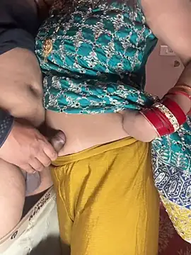 Snapshot of your_bhabhi_love chatting on 04/23/26, 04:53 your bhabhi love online show from 04/23/26, 04:53