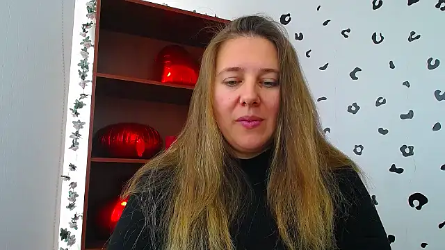 Snapshot of Nionelly chatting on 03/08/26, 09:57 Nionelly online show from 03/08/26, 09:57